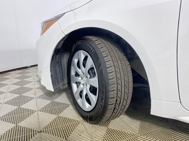 Vehicle image 22 of 23