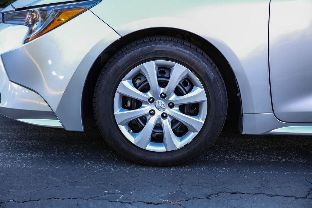 2023 Toyota Corolla LE Image 9 of 28