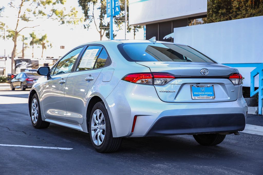 2023 Toyota Corolla LE Image 6 of 28