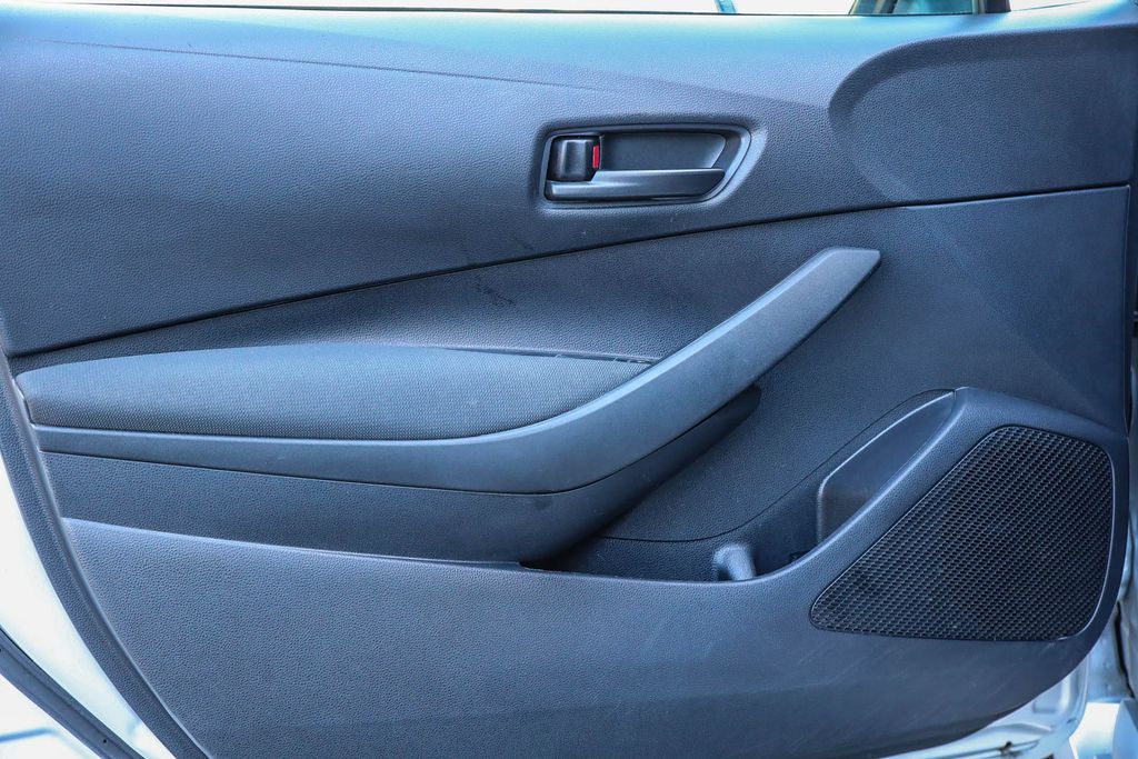 2023 Toyota Corolla LE Image 24 of 28
