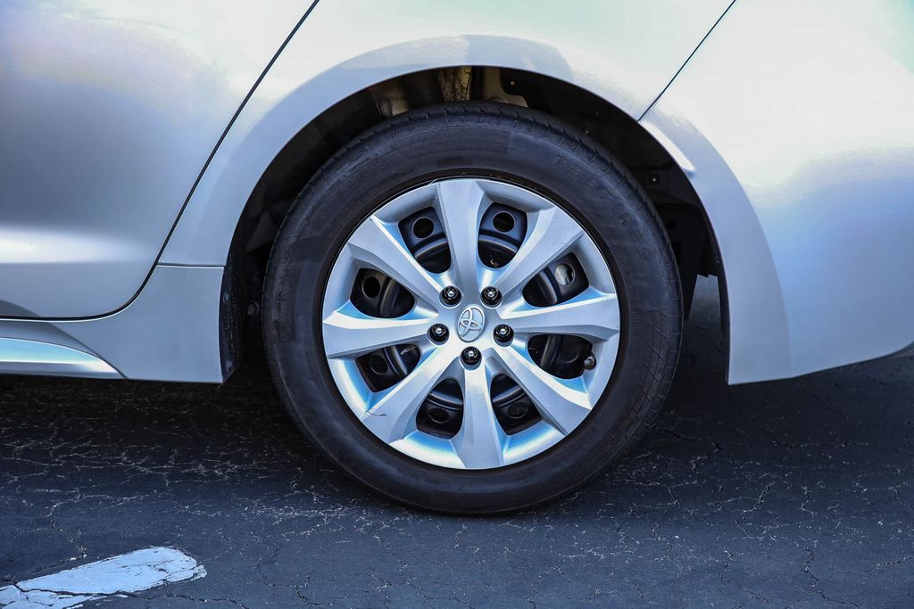 2023 Toyota Corolla LE Image 8 of 28