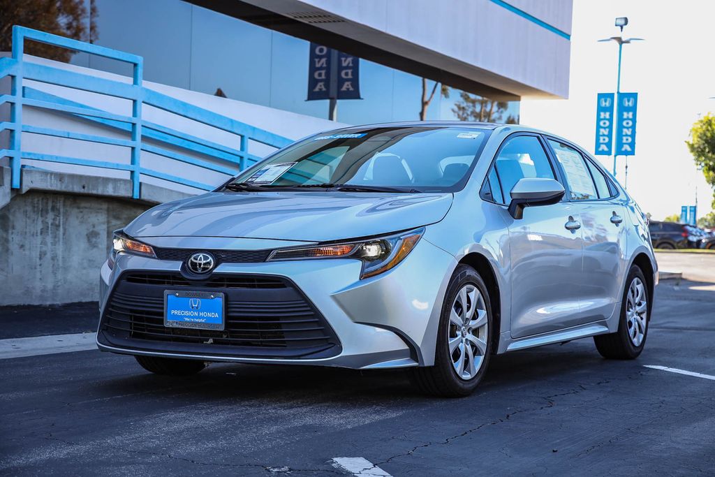 2023 Toyota Corolla LE Image 1 of 28