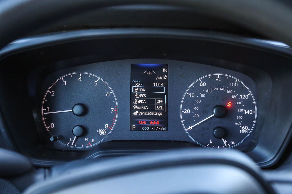 2023 Toyota Corolla LE Image 18 of 28