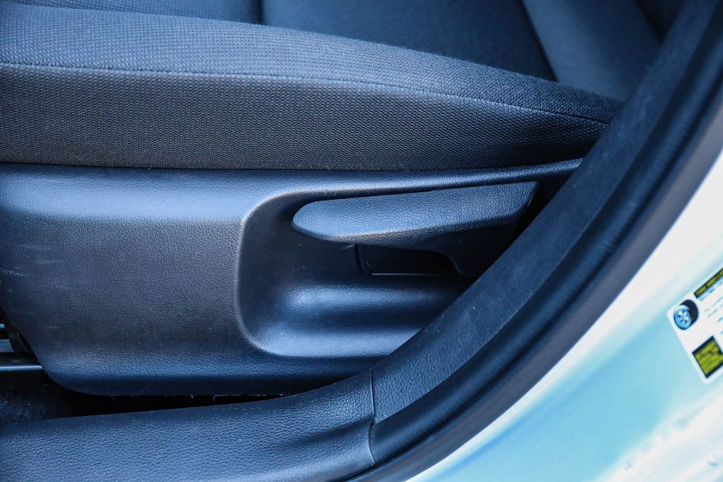 2023 Toyota Corolla LE Image 26 of 28