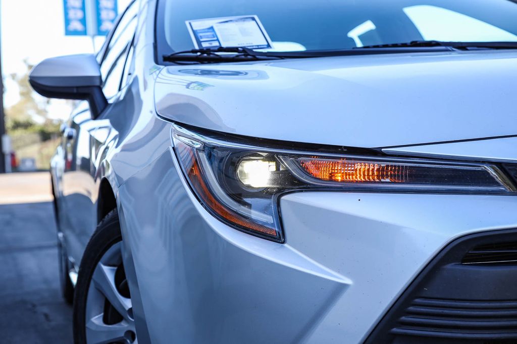 2023 Toyota Corolla LE Image 17 of 28