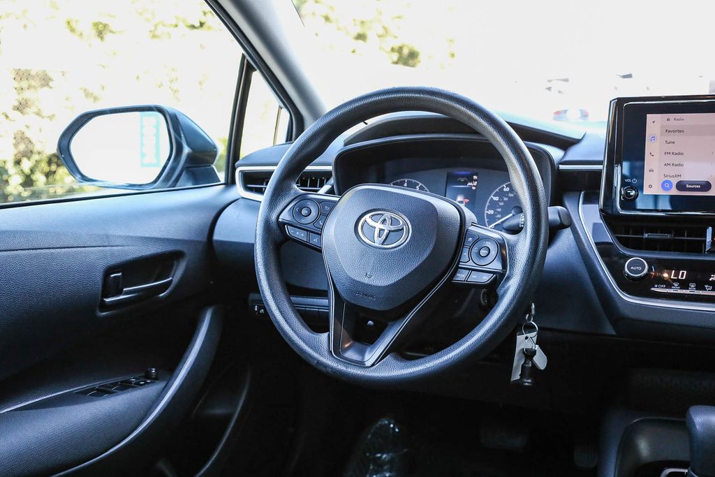 2023 Toyota Corolla LE Image 16 of 28