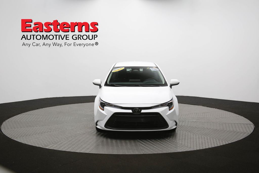 Vehicle image 4 of 59