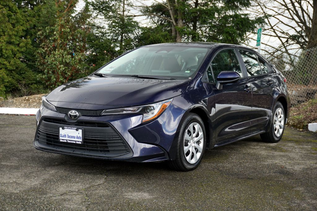 2023 Toyota Corolla LE Image 1 of 19