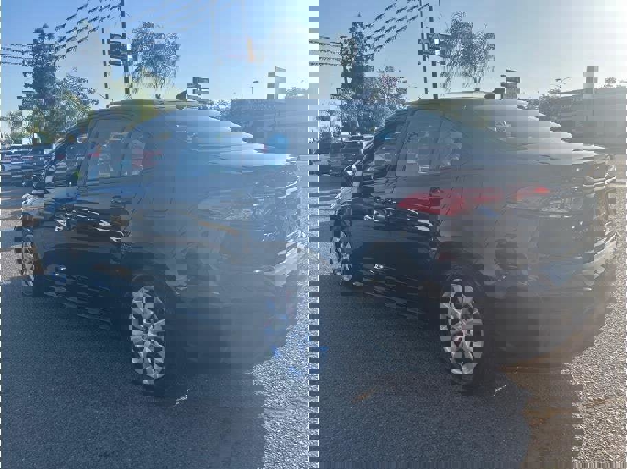 Vehicle image 8 of 22