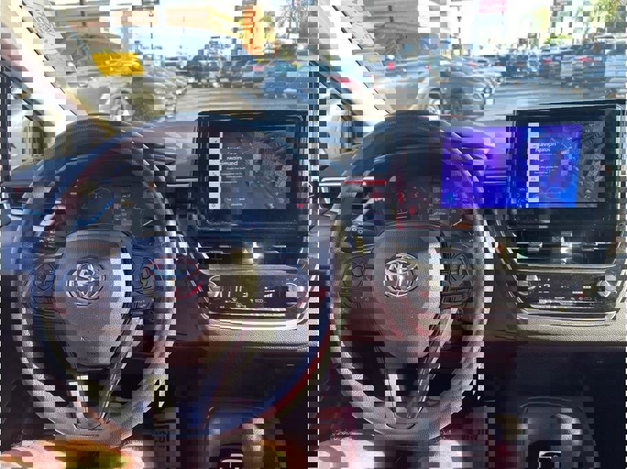 Vehicle image 20 of 22