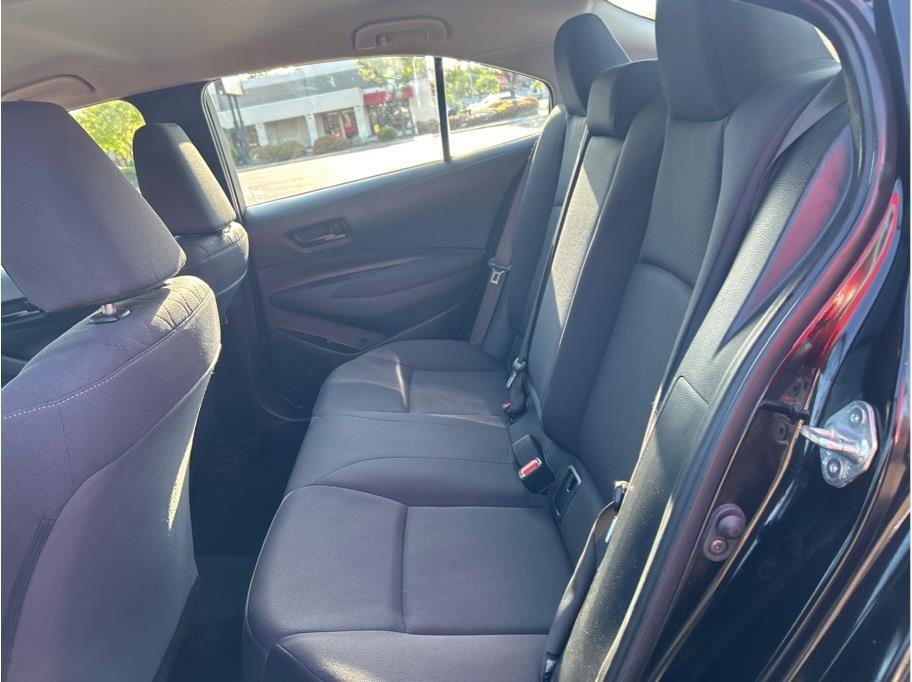 Vehicle image 14 of 22