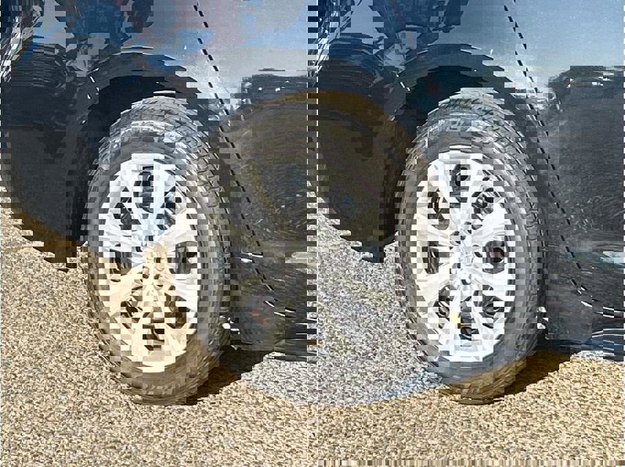 Vehicle image 9 of 22