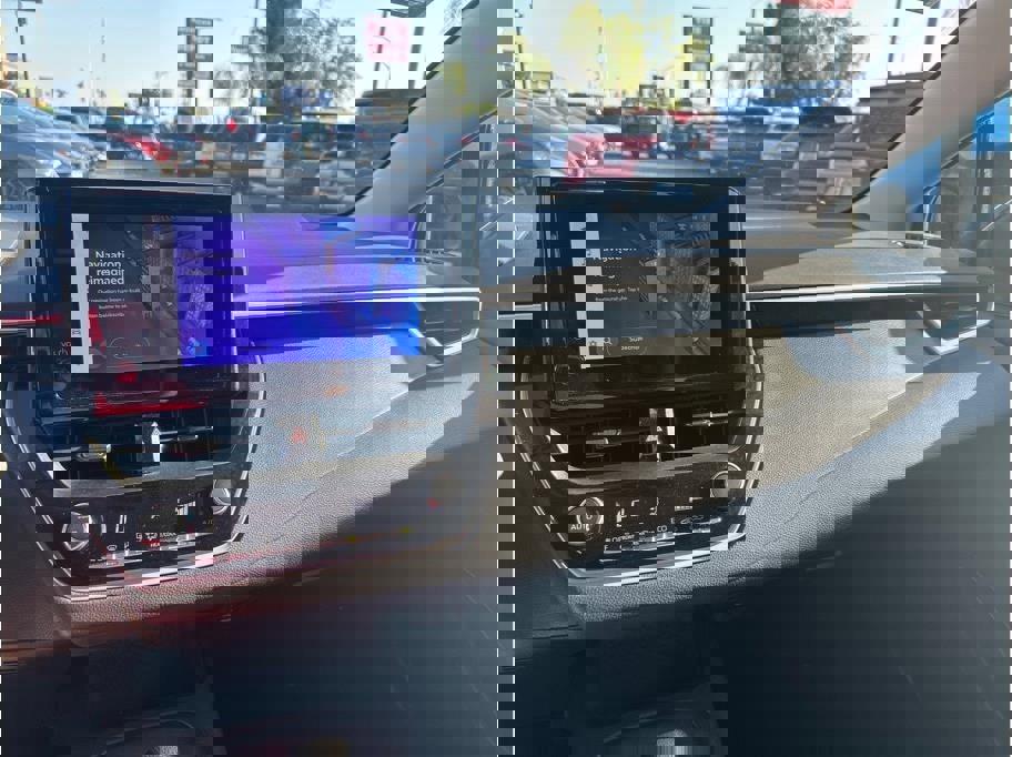 Vehicle image 19 of 22