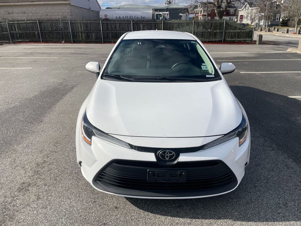 2023 Toyota Corolla LE Image 3 of 31