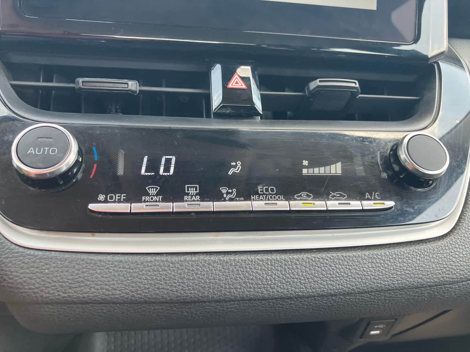 Vehicle image 21 of 29