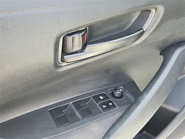 Vehicle image 21 of 29