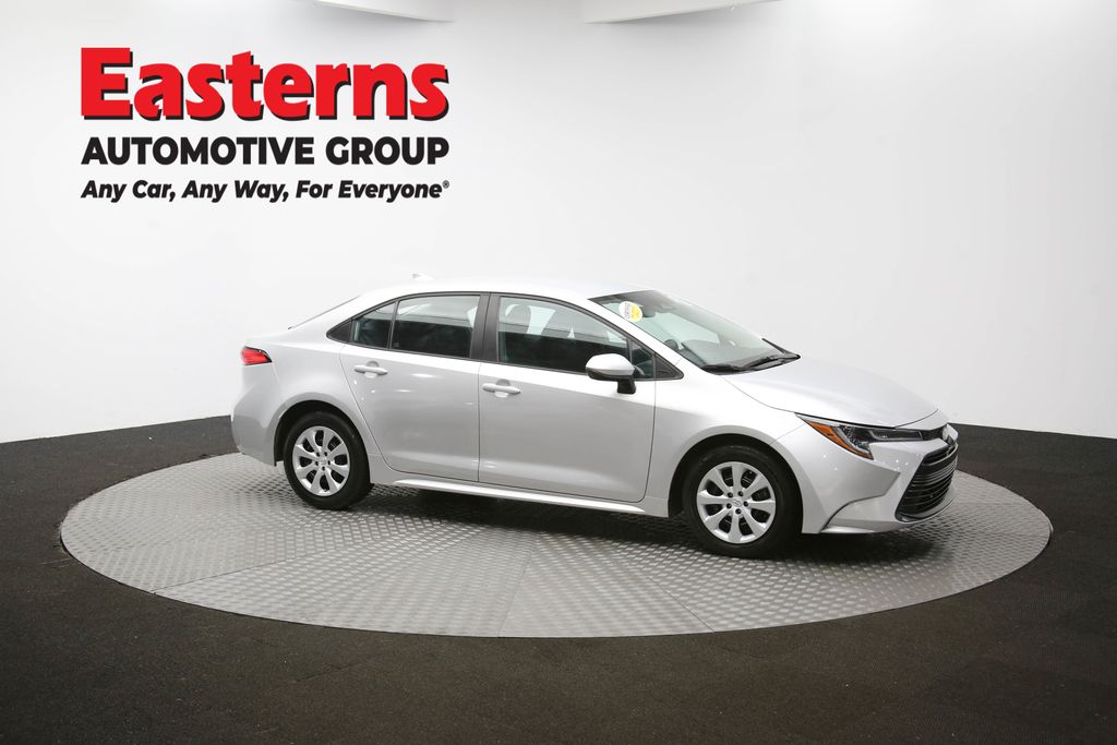 Vehicle image 10 of 61