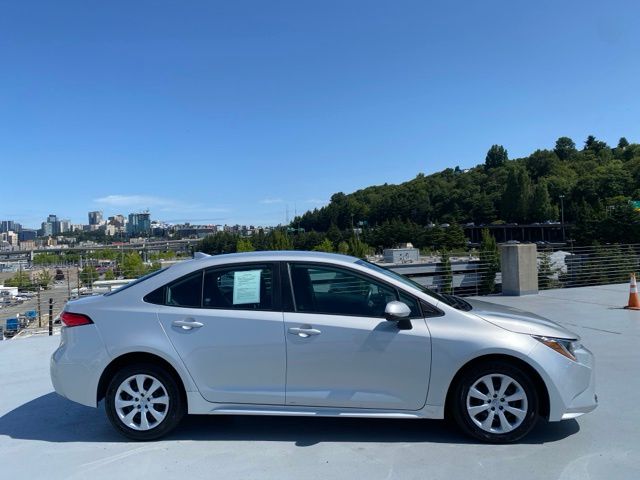 Vehicle image 5 of 21
