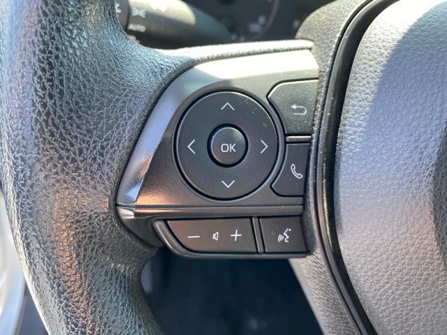 Vehicle image 19 of 21