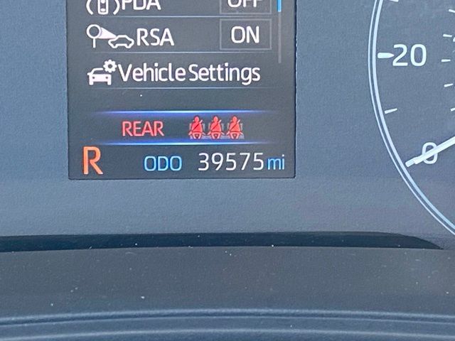 Vehicle image 14 of 21