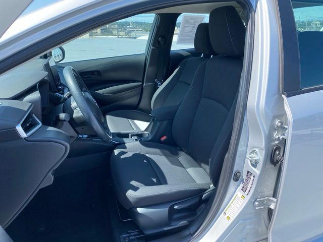 Vehicle image 10 of 21