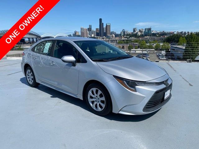 Vehicle image 4 of 21