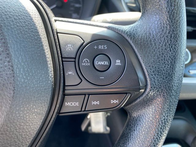 Vehicle image 17 of 21