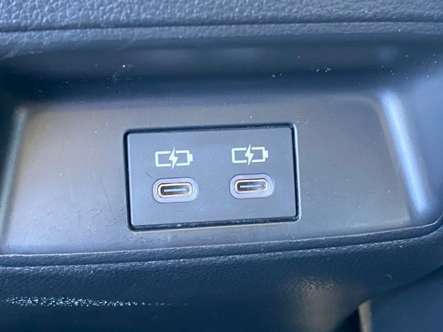 Vehicle image 18 of 21