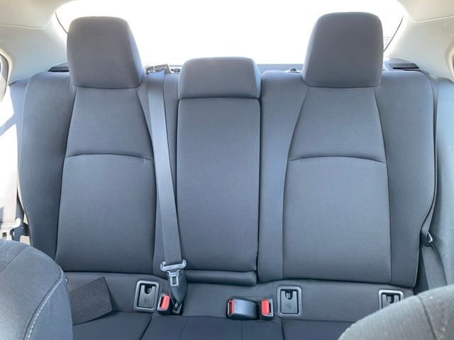 Vehicle image 11 of 21