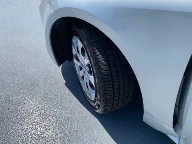 Vehicle image 9 of 21