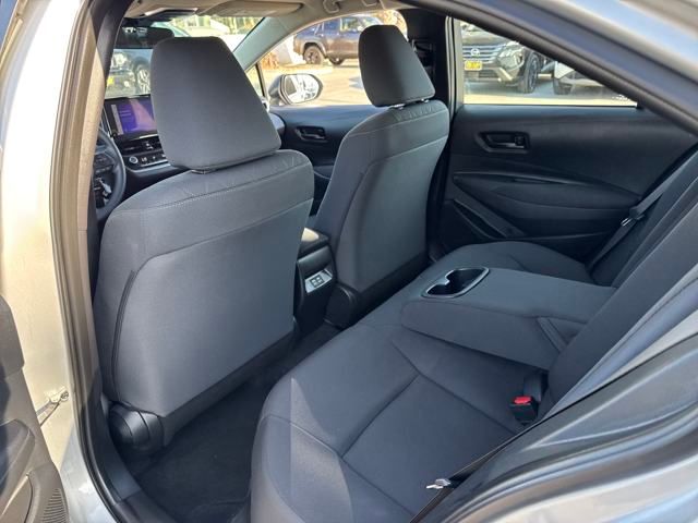 Vehicle image 21 of 26