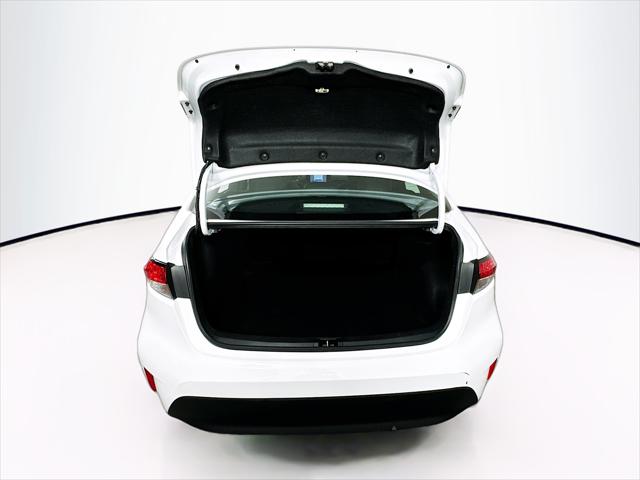 Vehicle image 21 of 23
