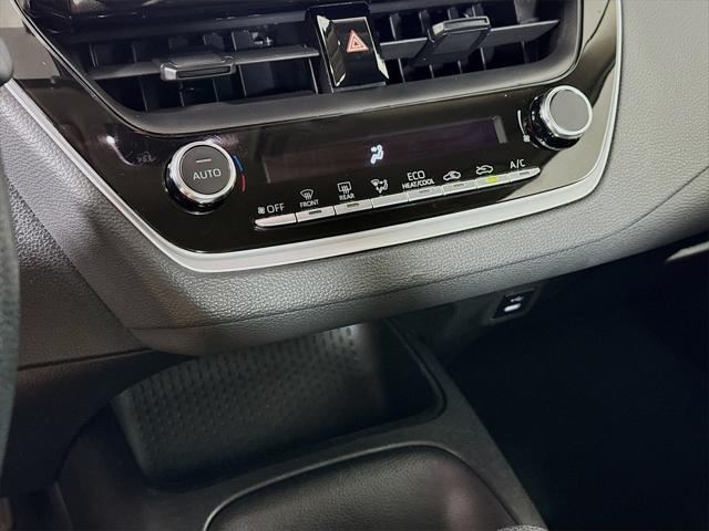 Vehicle image 13 of 23