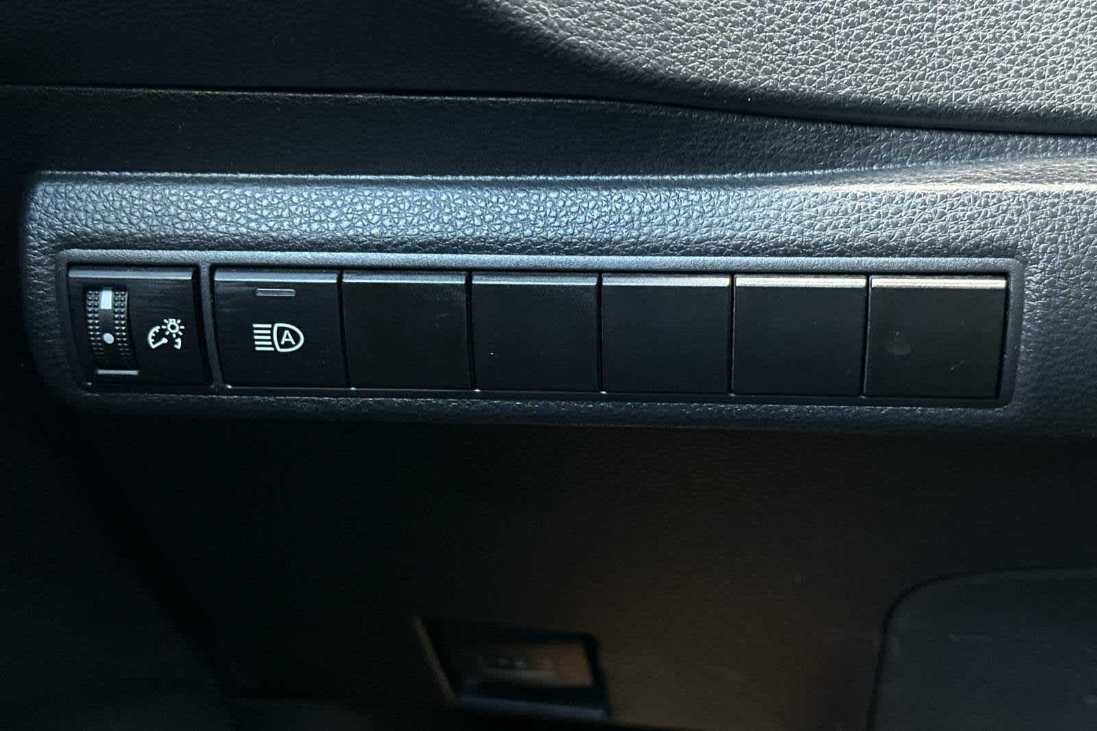 Vehicle image 28 of 31