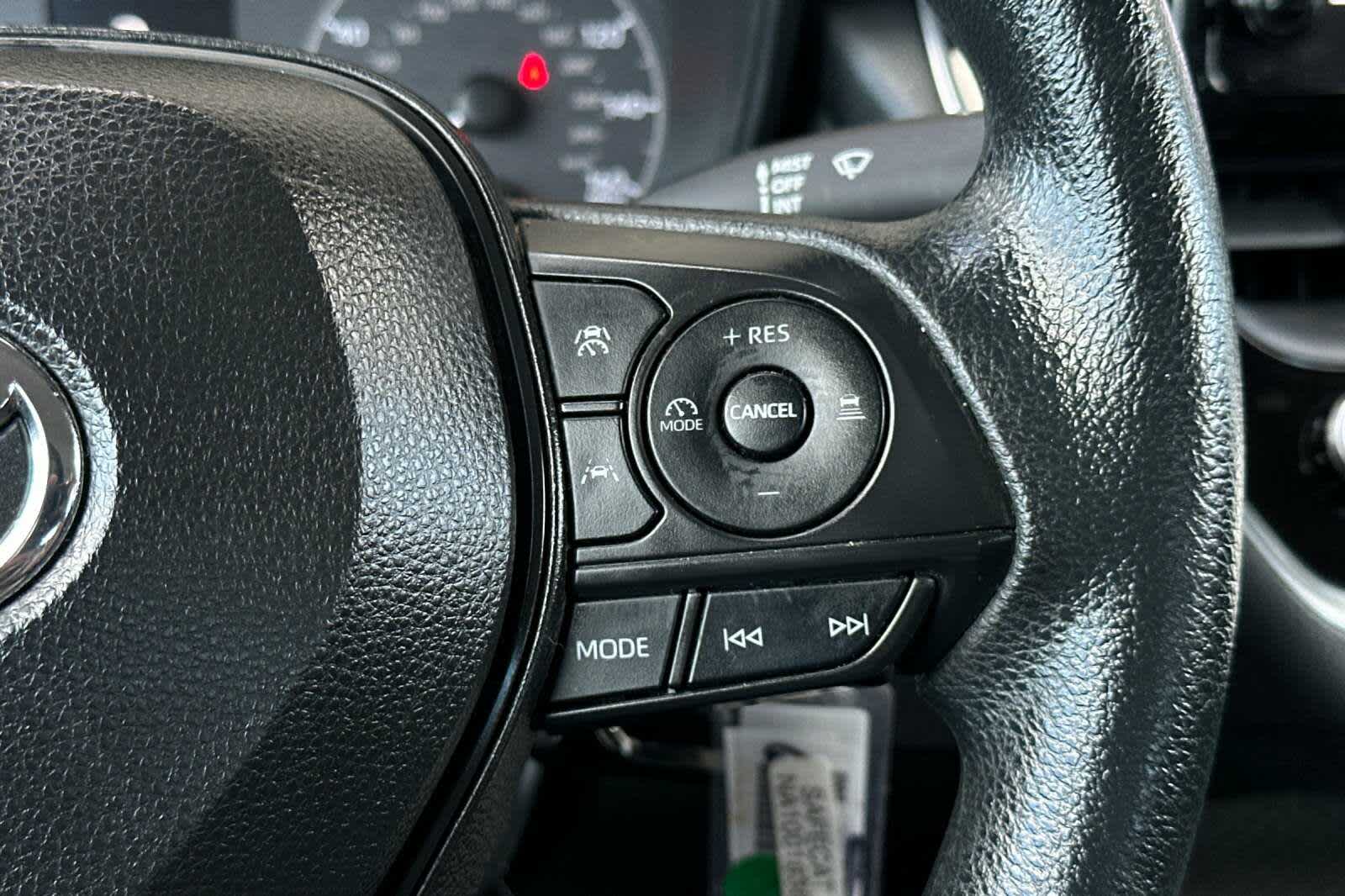 Vehicle image 25 of 31