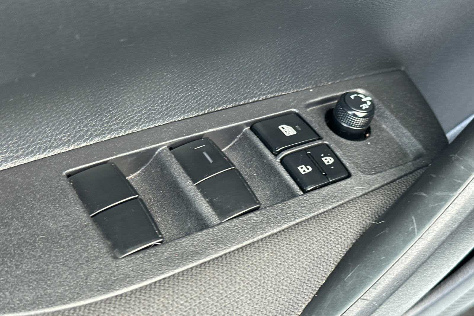 Vehicle image 13 of 31