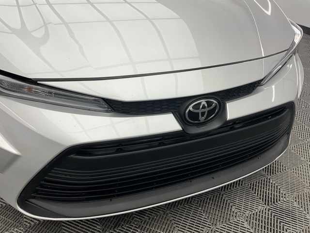 Vehicle image 24 of 31