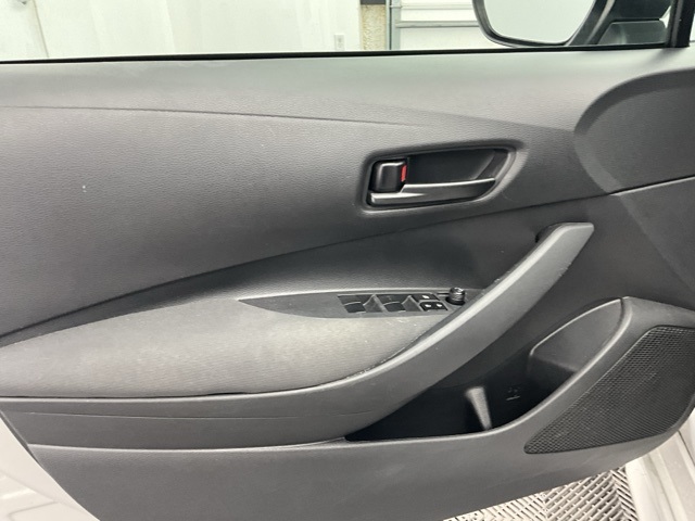 Vehicle image 21 of 31
