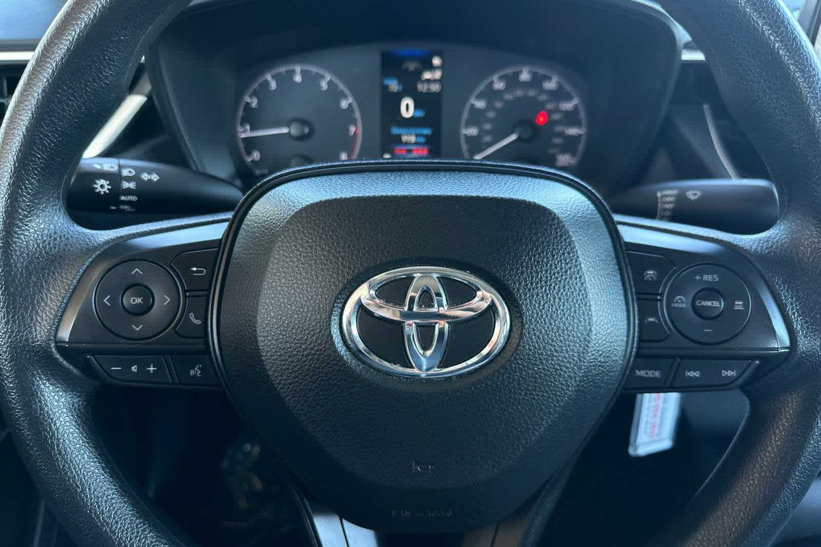 Vehicle image 23 of 32