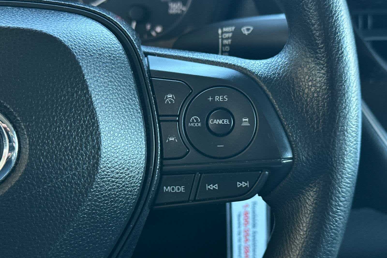 Vehicle image 25 of 32