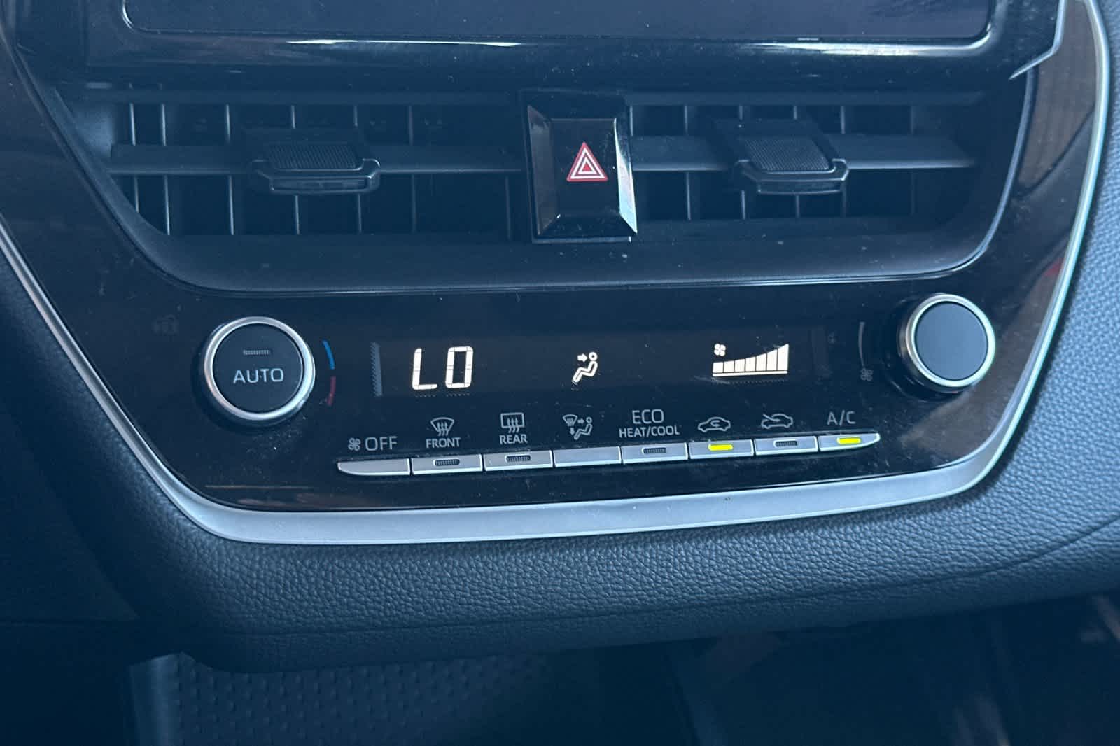 Vehicle image 21 of 32