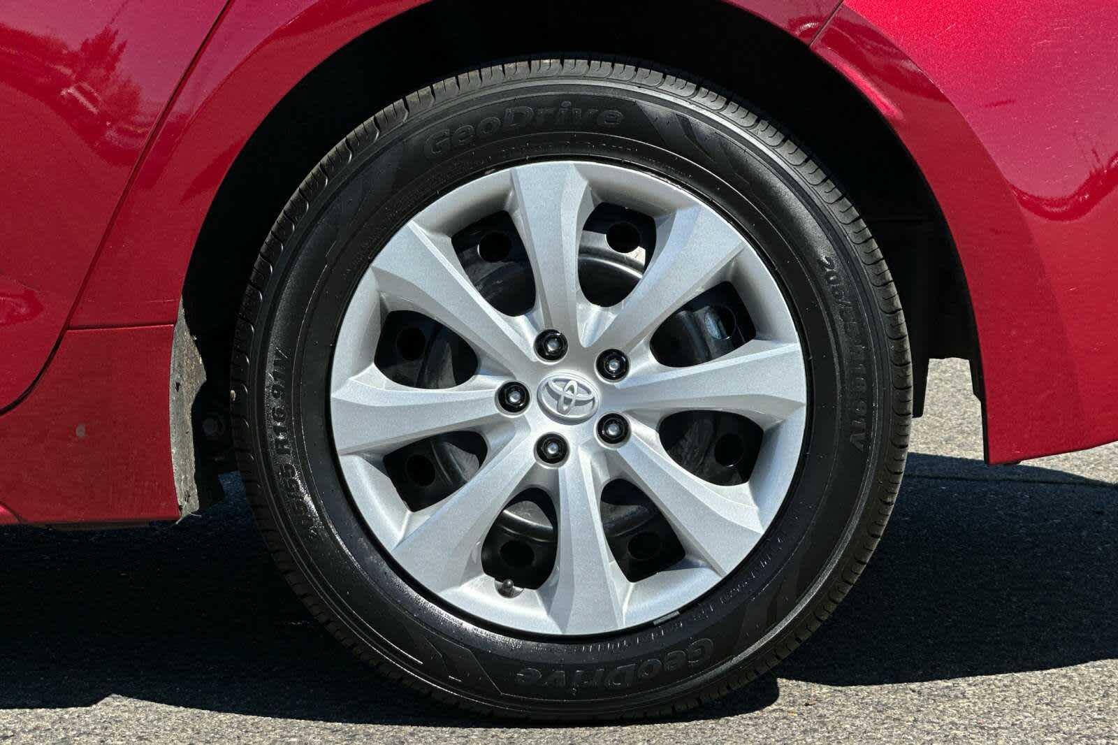 Vehicle image 29 of 32