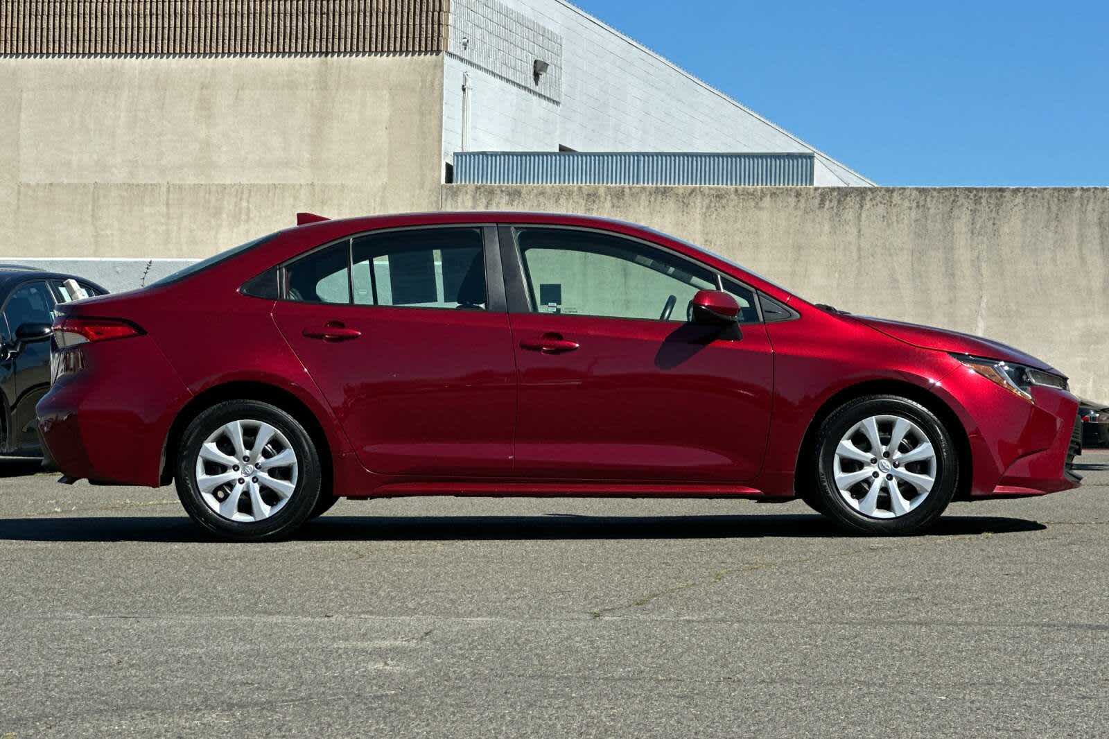 Vehicle image 7 of 32