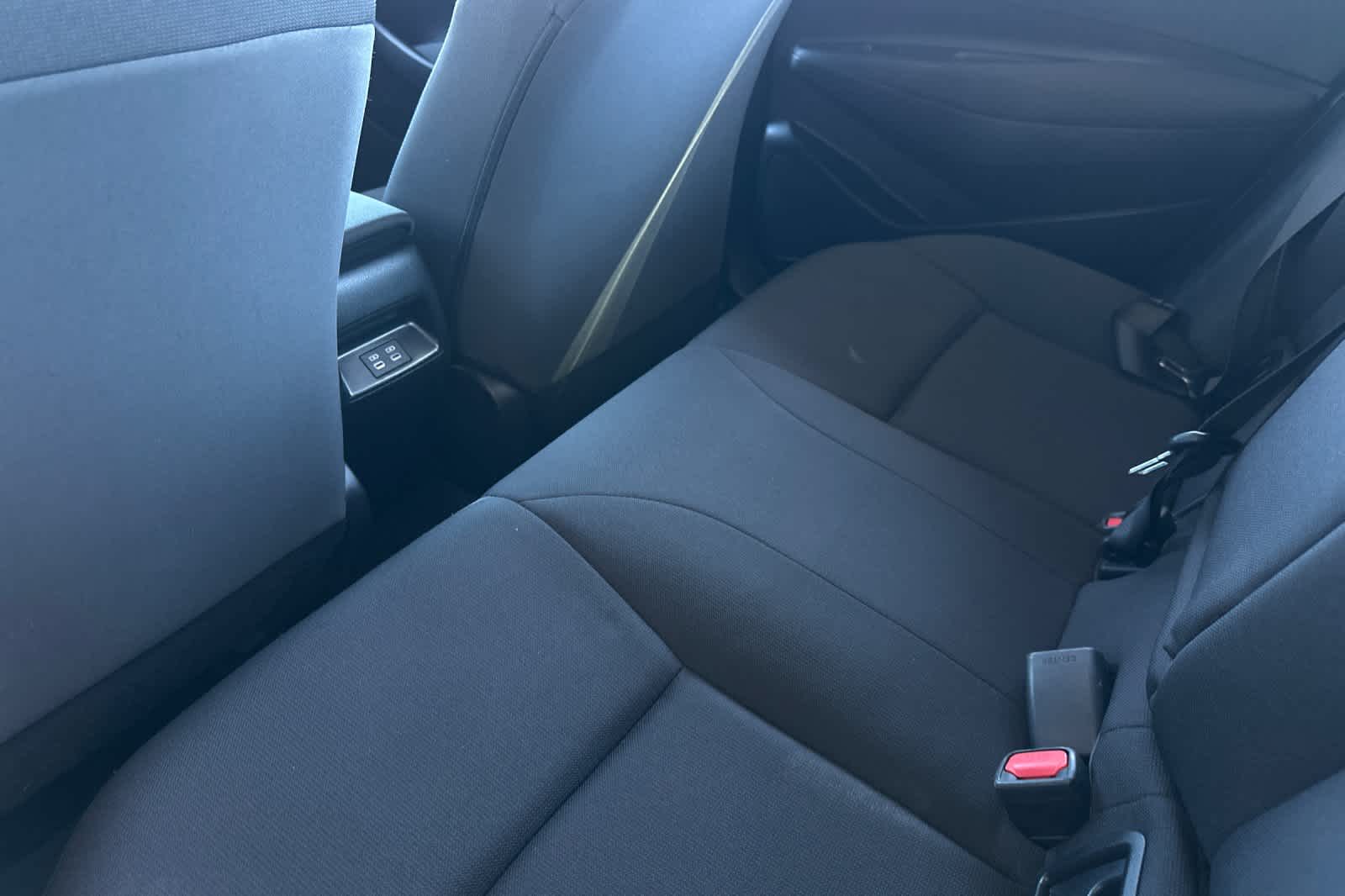 Vehicle image 10 of 32