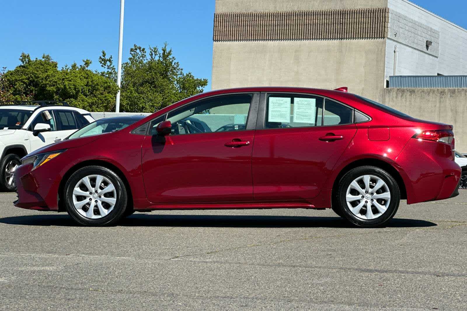 Vehicle image 2 of 32