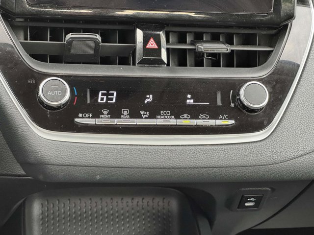 Vehicle image 8 of 27
