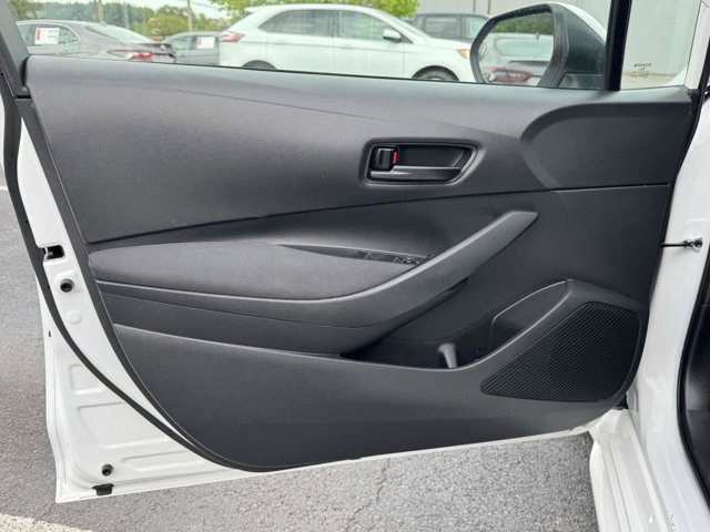 Vehicle image 21 of 27