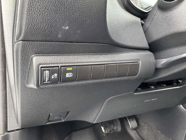 Vehicle image 10 of 27