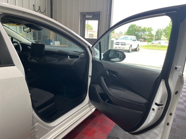 Vehicle image 31 of 43