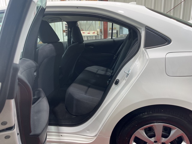 Vehicle image 17 of 43